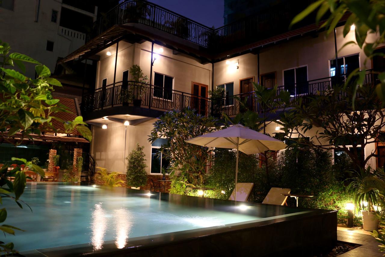 Corner9 Bassac Boutique Hotel พนมเปญ ภายนอก รูปภาพ