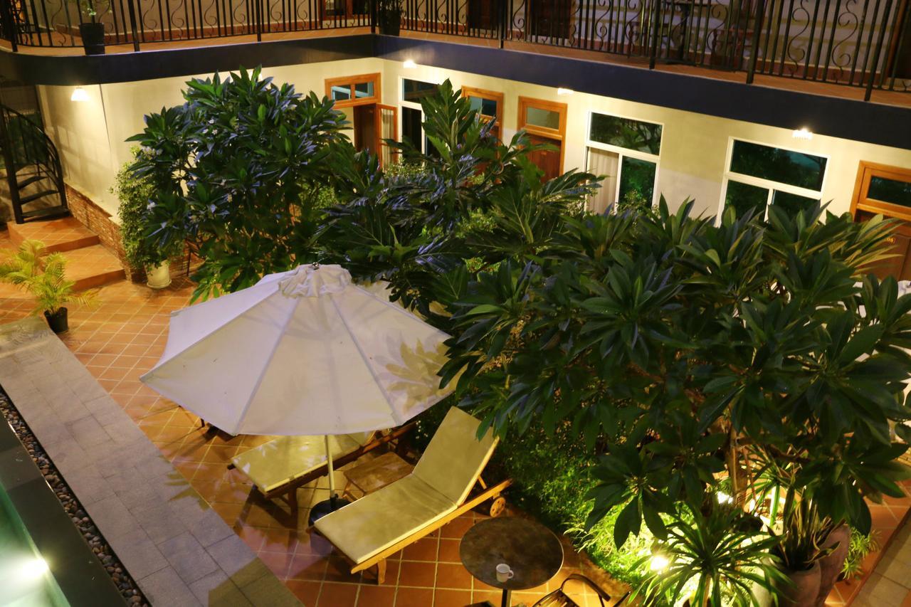 Corner9 Bassac Boutique Hotel พนมเปญ ภายนอก รูปภาพ